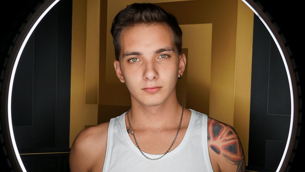 View AaronWill Naked Private