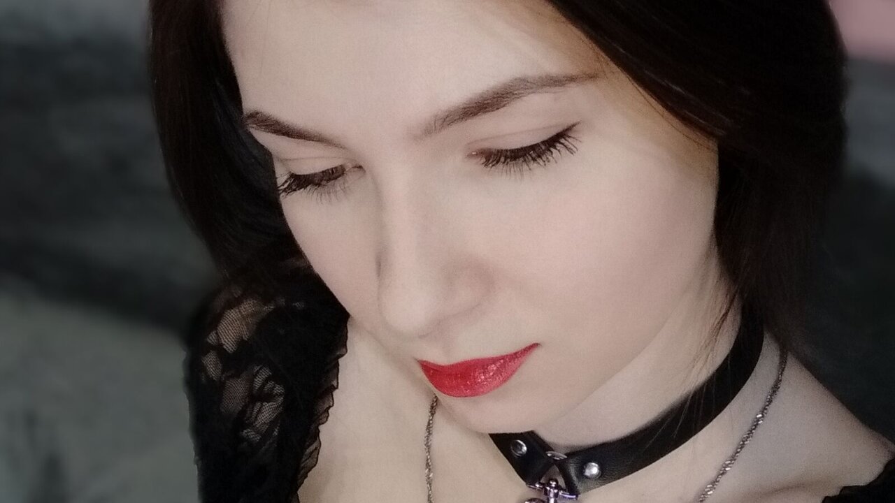 View AeshaRich Naked Private