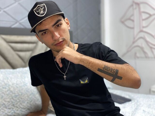 View AleekRuiz Naked Private