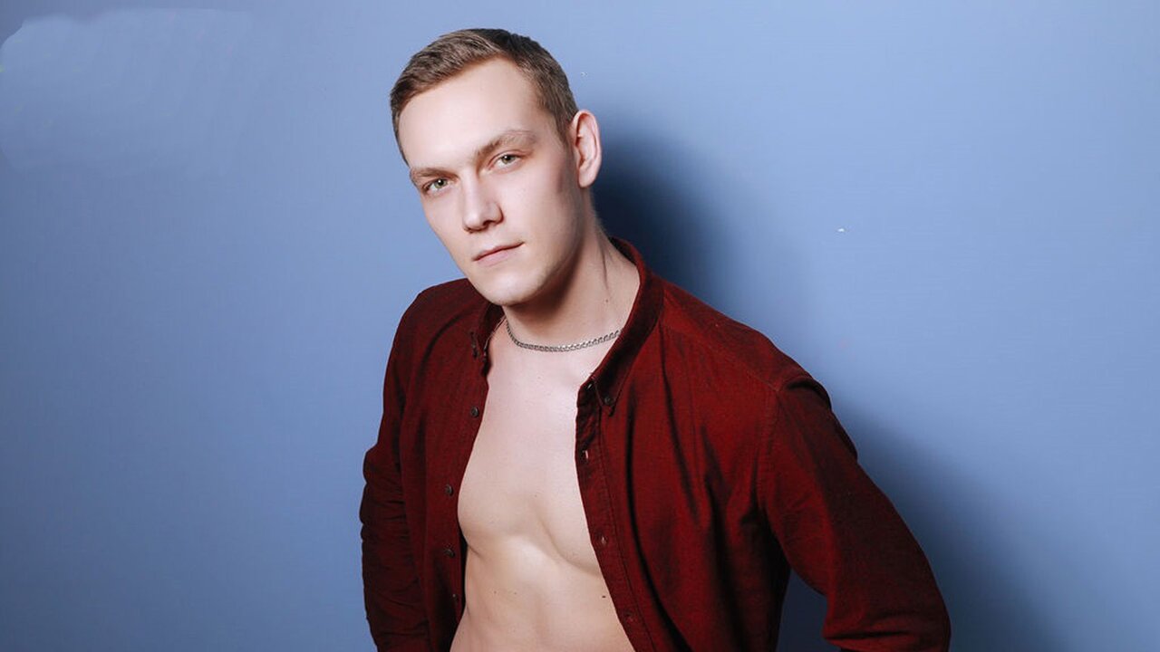 View AleksandrDevis Naked Private