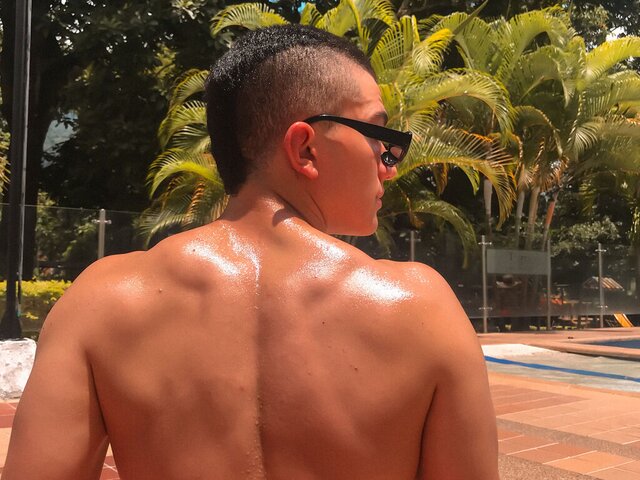 View AmadeoLee Naked Private