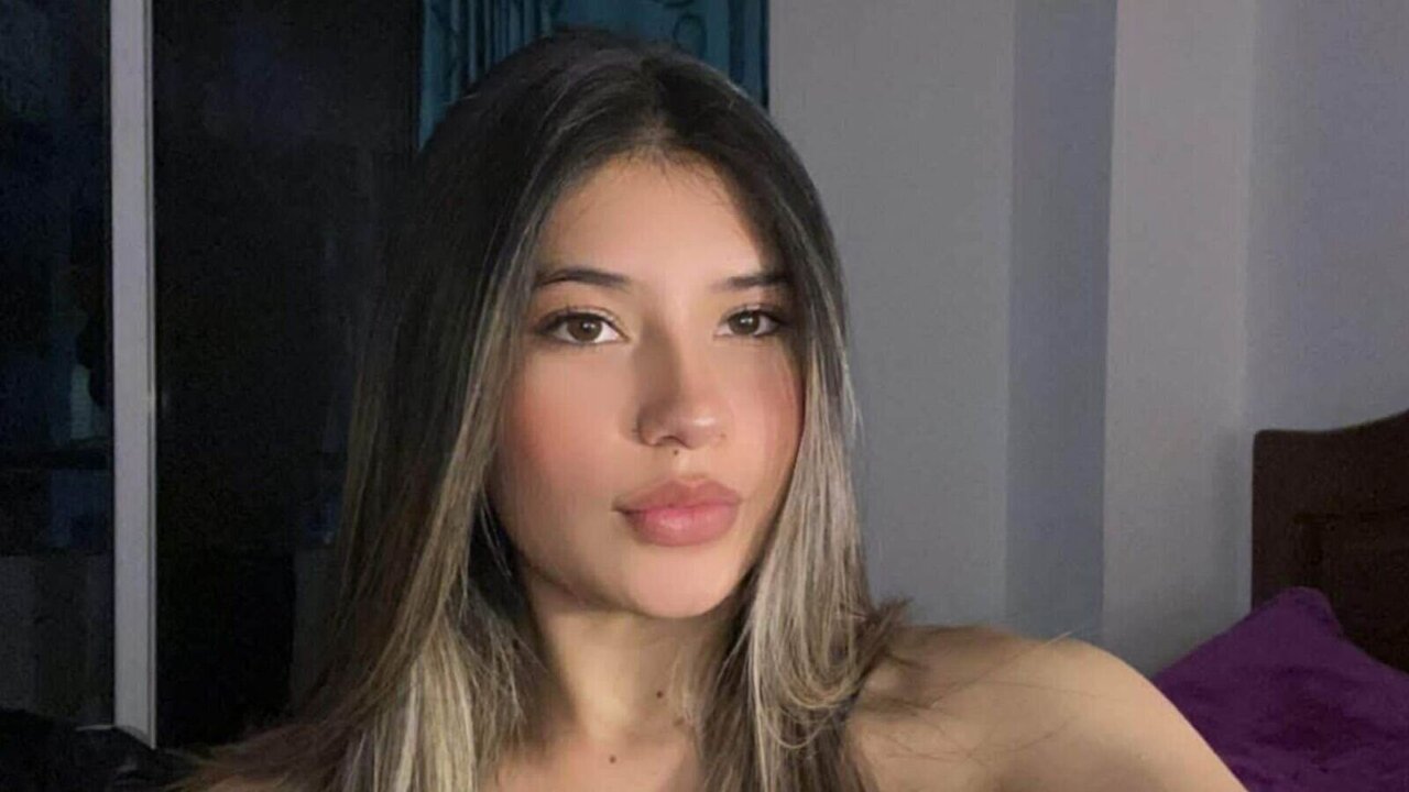 View AmberYole Naked Private