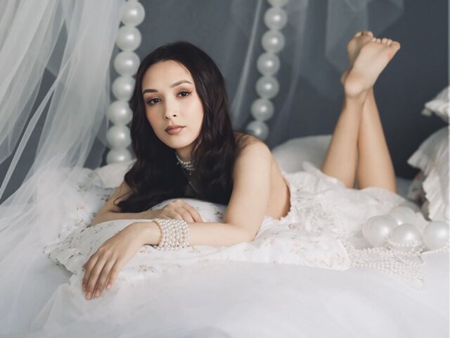 View AmeliyaCarey Naked Private