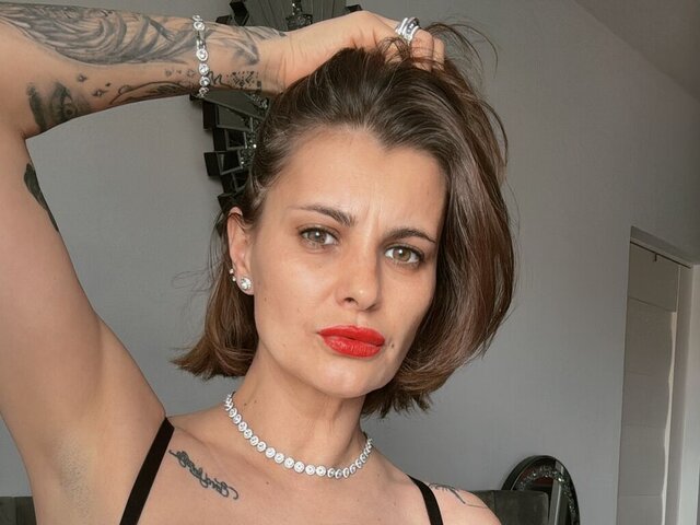 View AnishaBee Naked Private