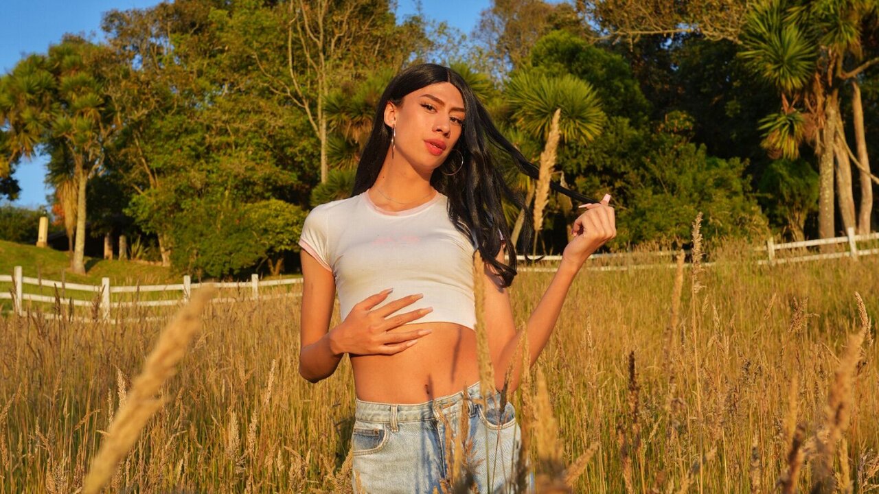 View AnnieLauder Naked Private