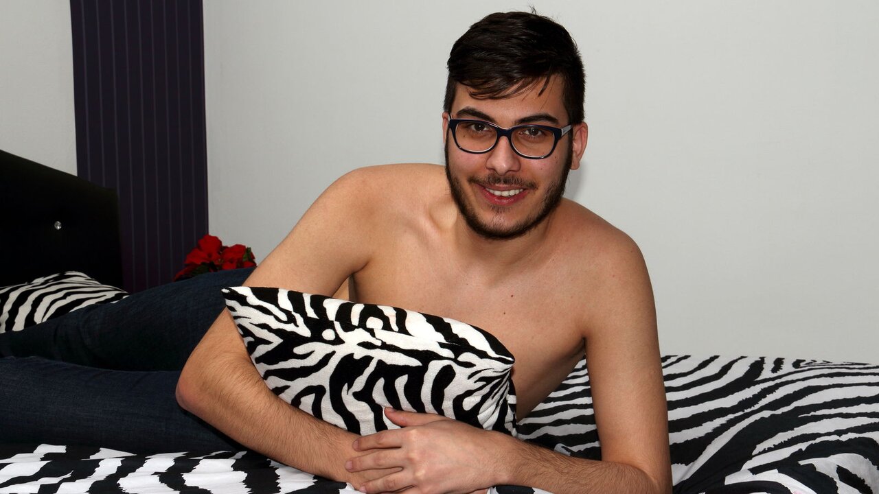 View AntonioHardDJV Naked Private