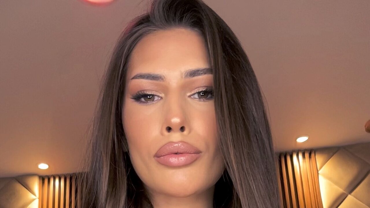 View AnyaRain Naked Private