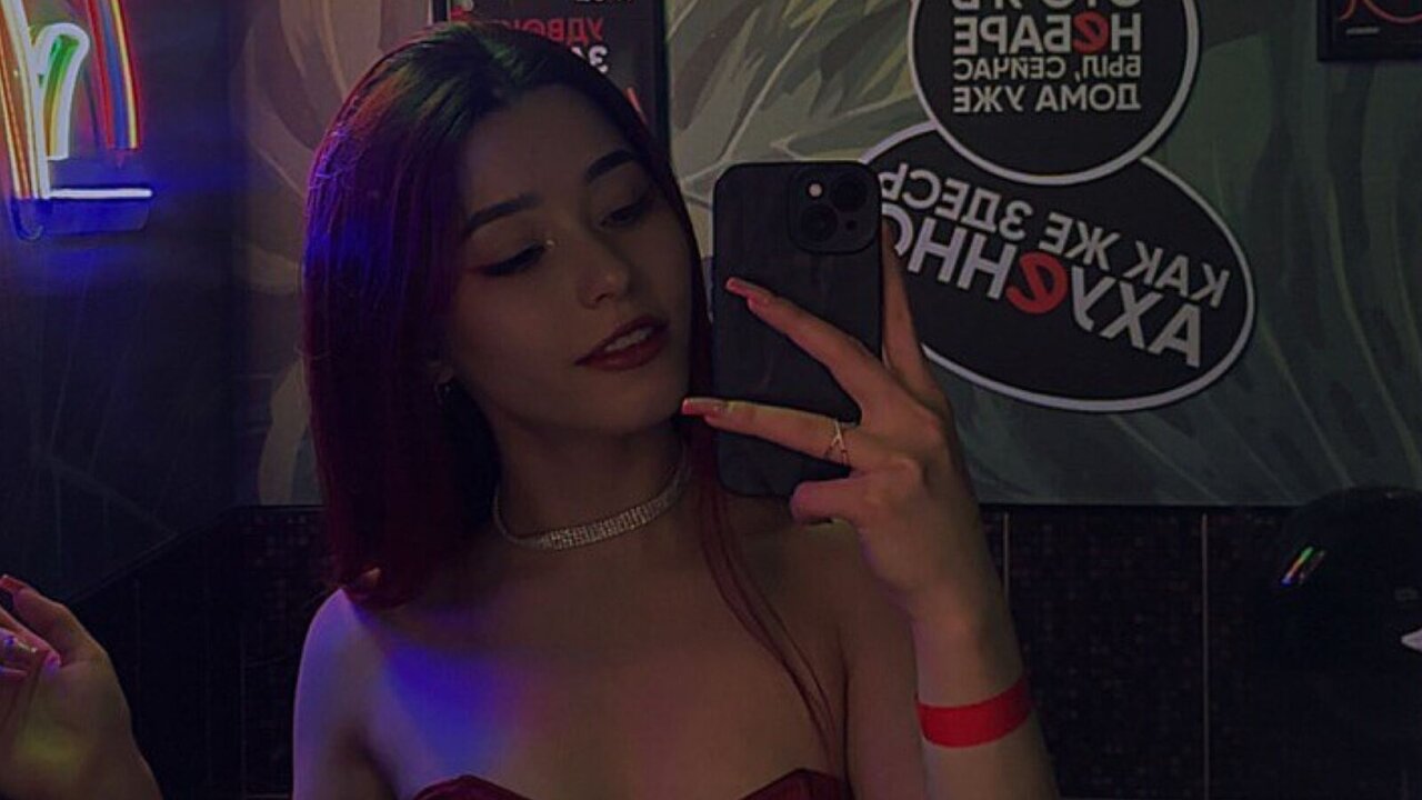 View AriaNightrose Naked Private