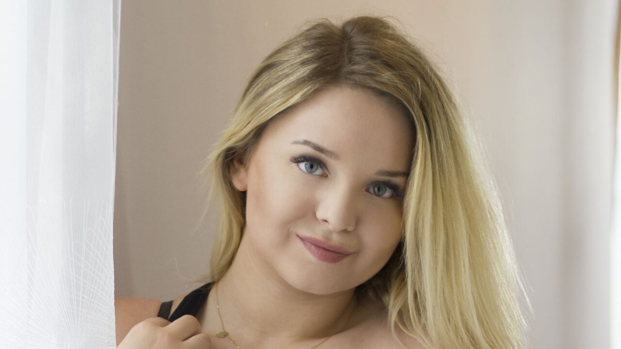 View ArianaxBlonde Naked Private
