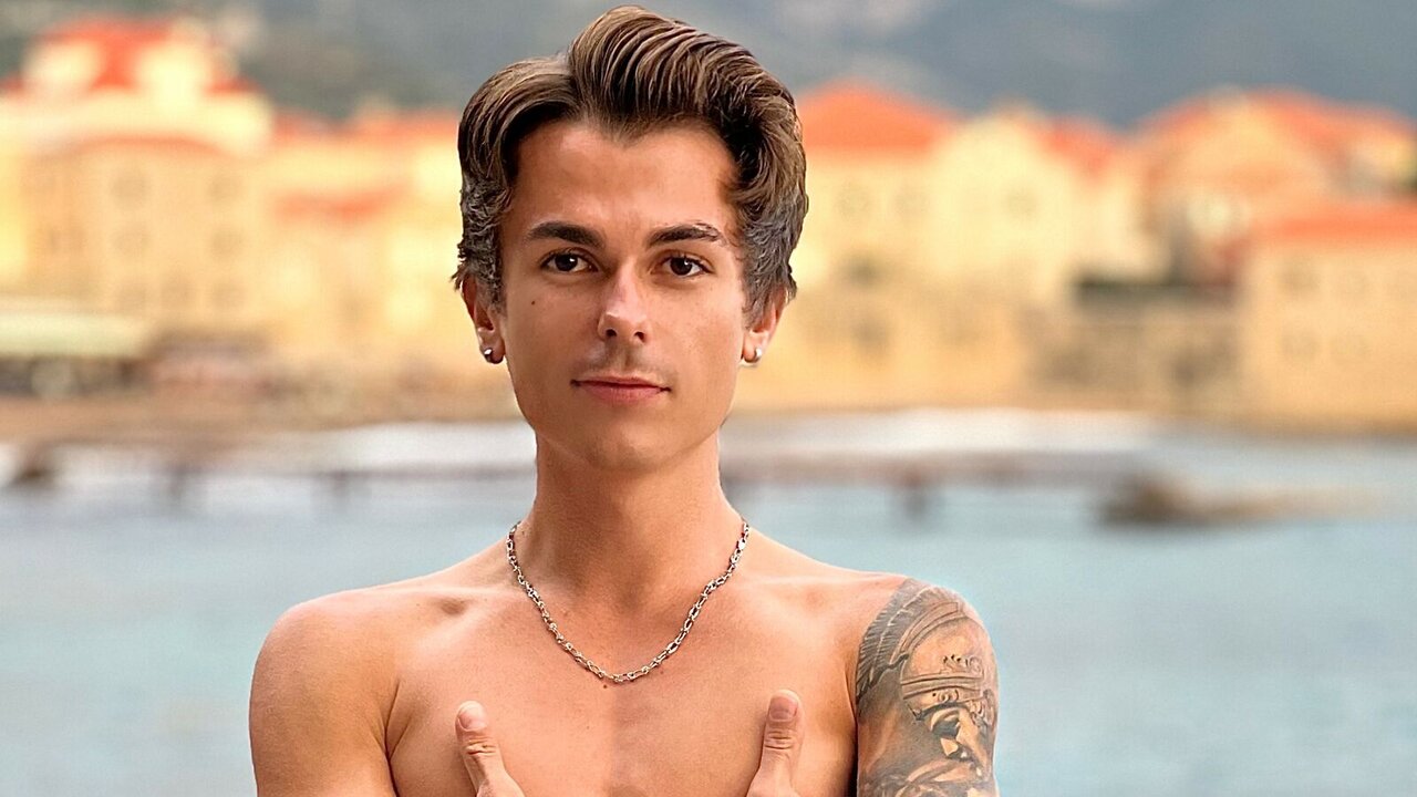View AronBrownn Naked Private