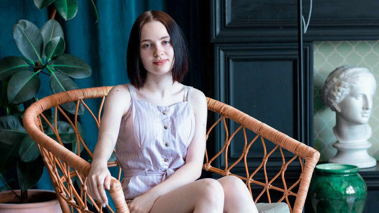 View BritneyCartier Naked Private