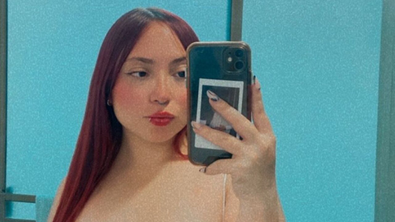 View Camiil Naked Private