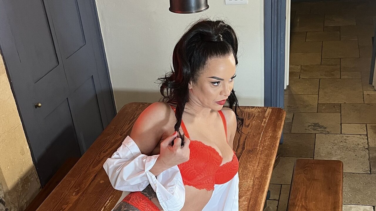 View CamilaFerriUK Naked Private