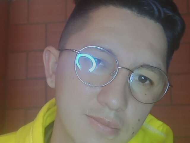 View DavidHincapie Naked Private