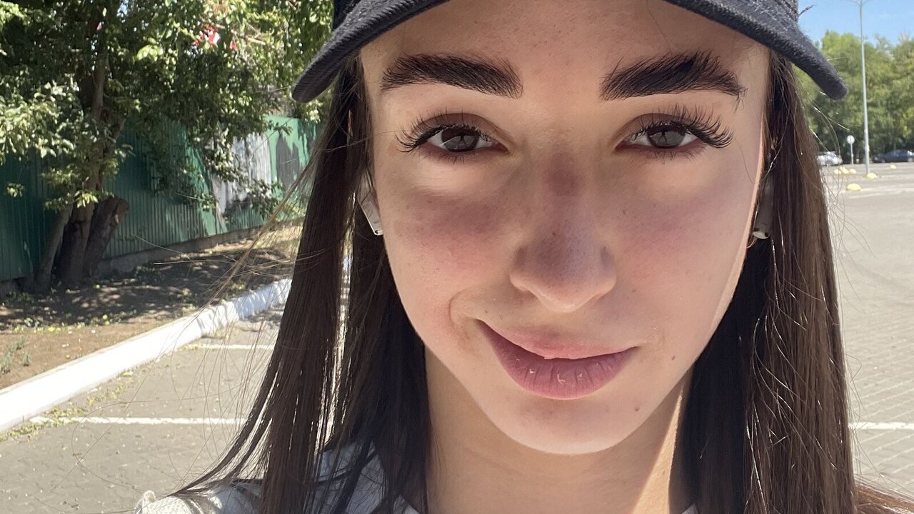 View EmiliaaMai Naked Private