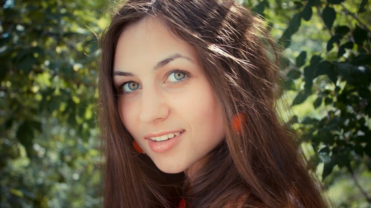 View HollyRight Naked Private