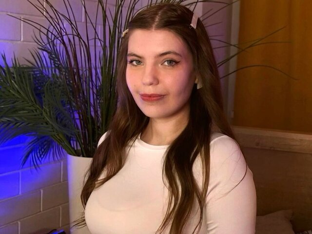 View KisaPikmi Naked Private