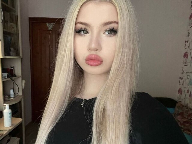 View KisaWest Naked Private