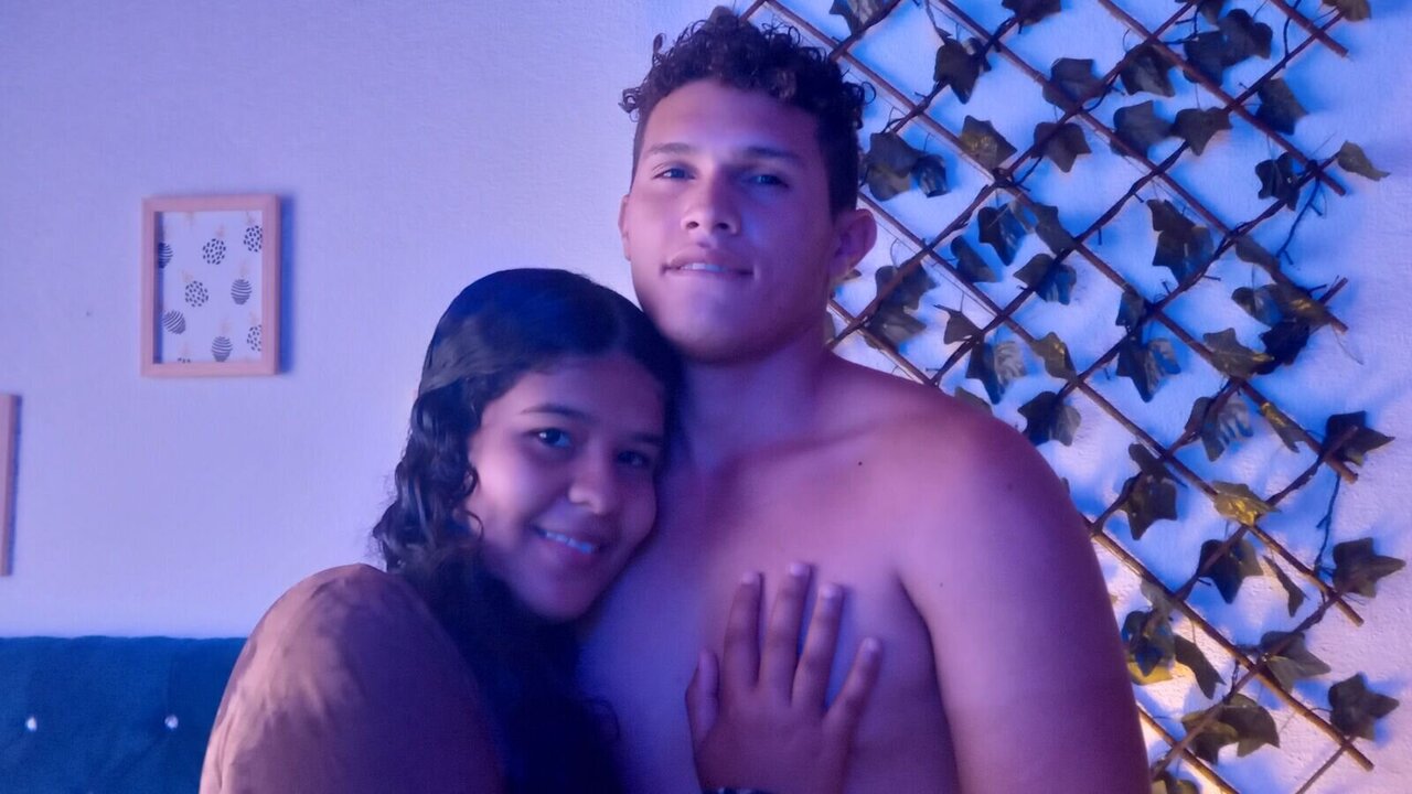 View LauraAndLeo Naked Private
