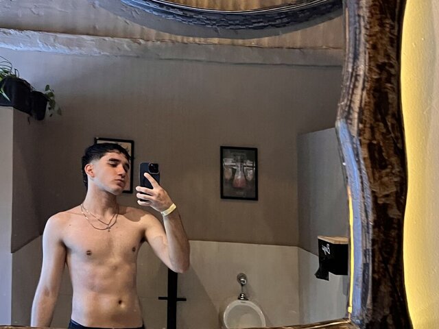 View LeoPardos Naked Private