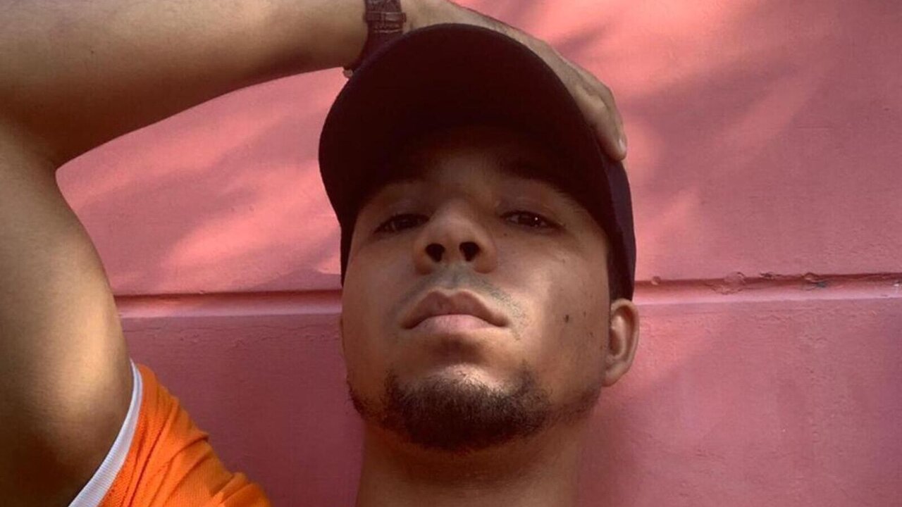 View LeonellGlez Naked Private