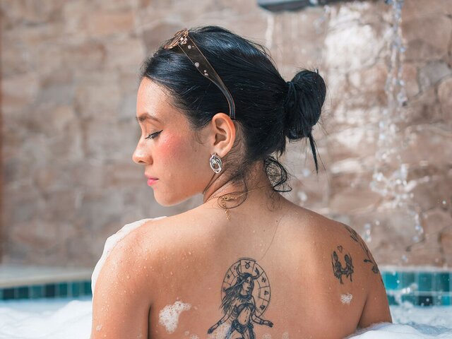 View LolaWhile Naked Private