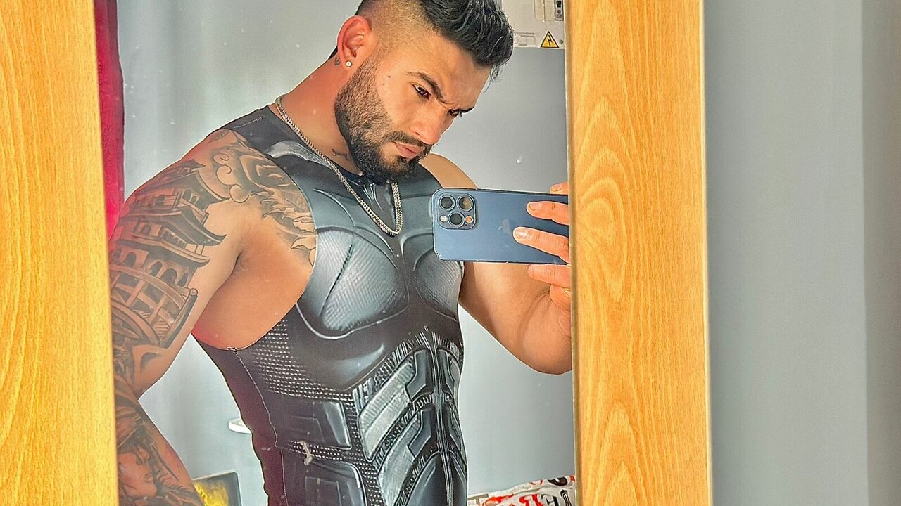 View LucasSimons Naked Private