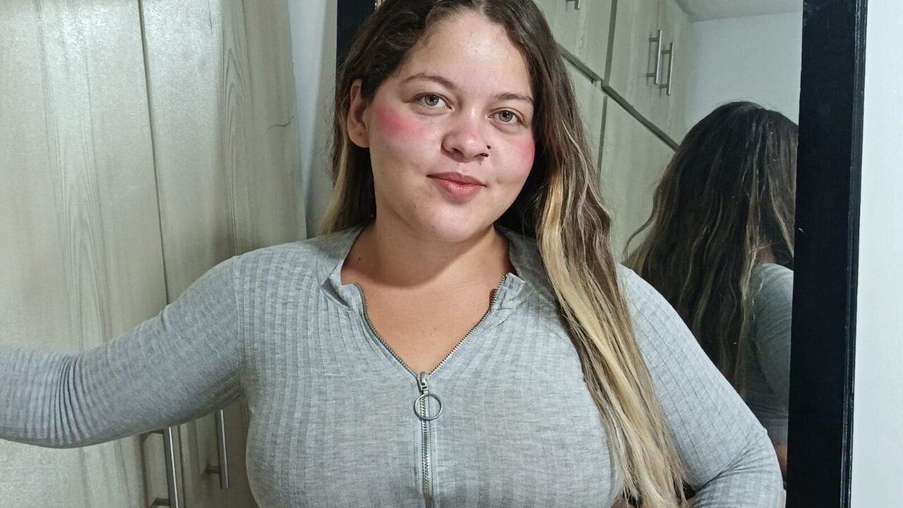 View LucianaRobertss Naked Private