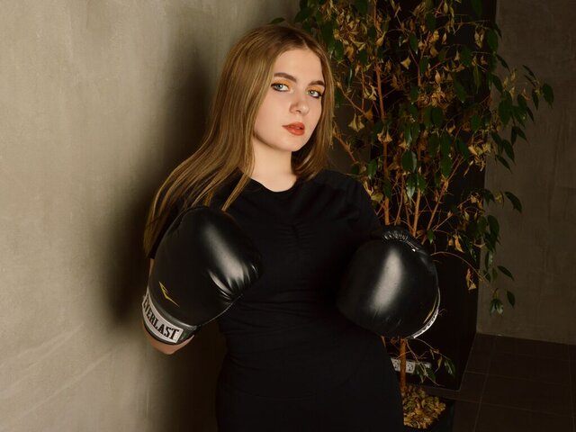 View LucyDelvay Naked Private