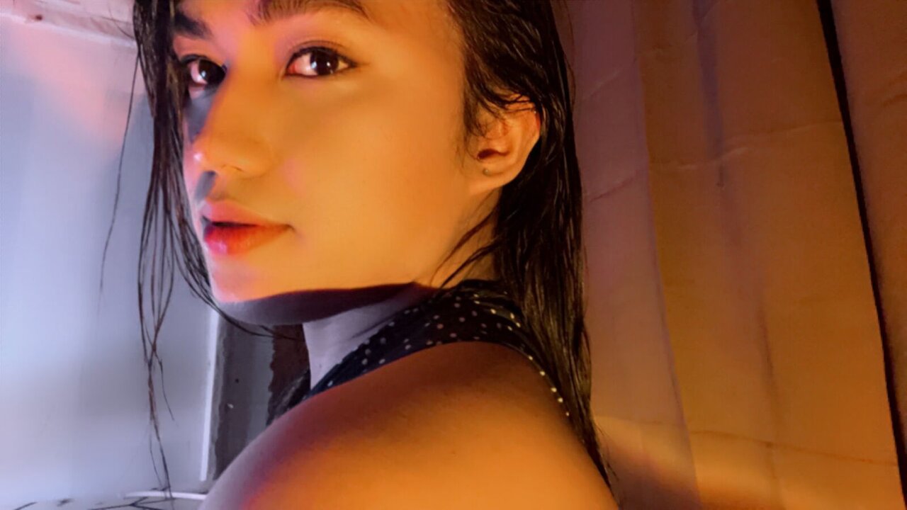 View MaxineLux Naked Private