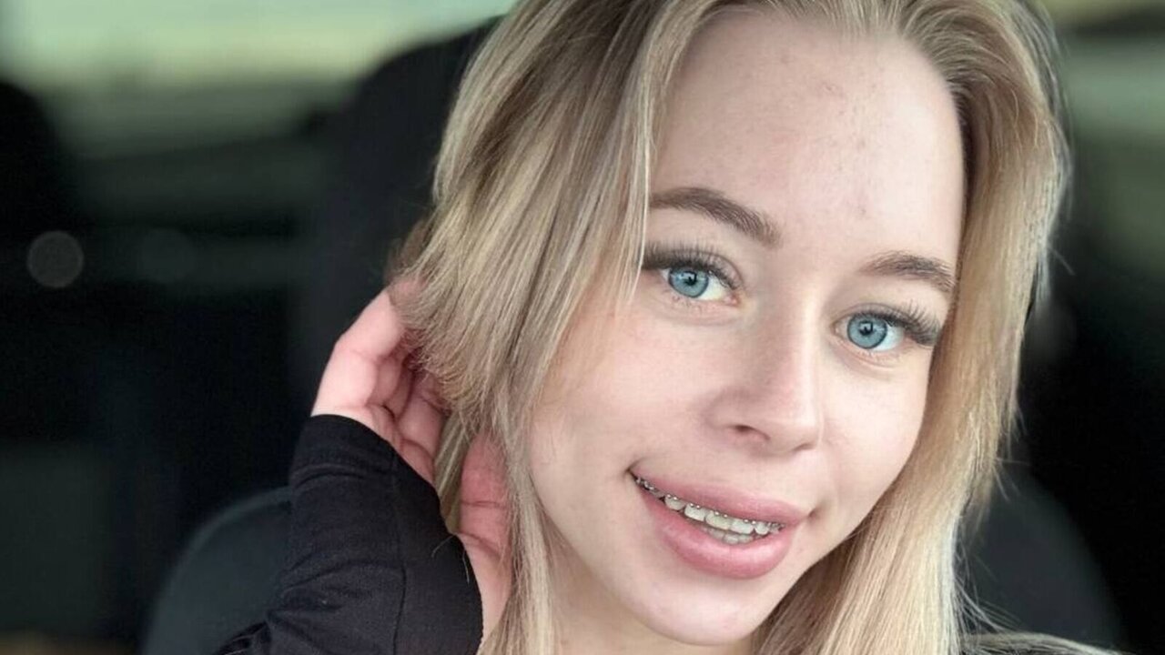 View MildredForster Naked Private