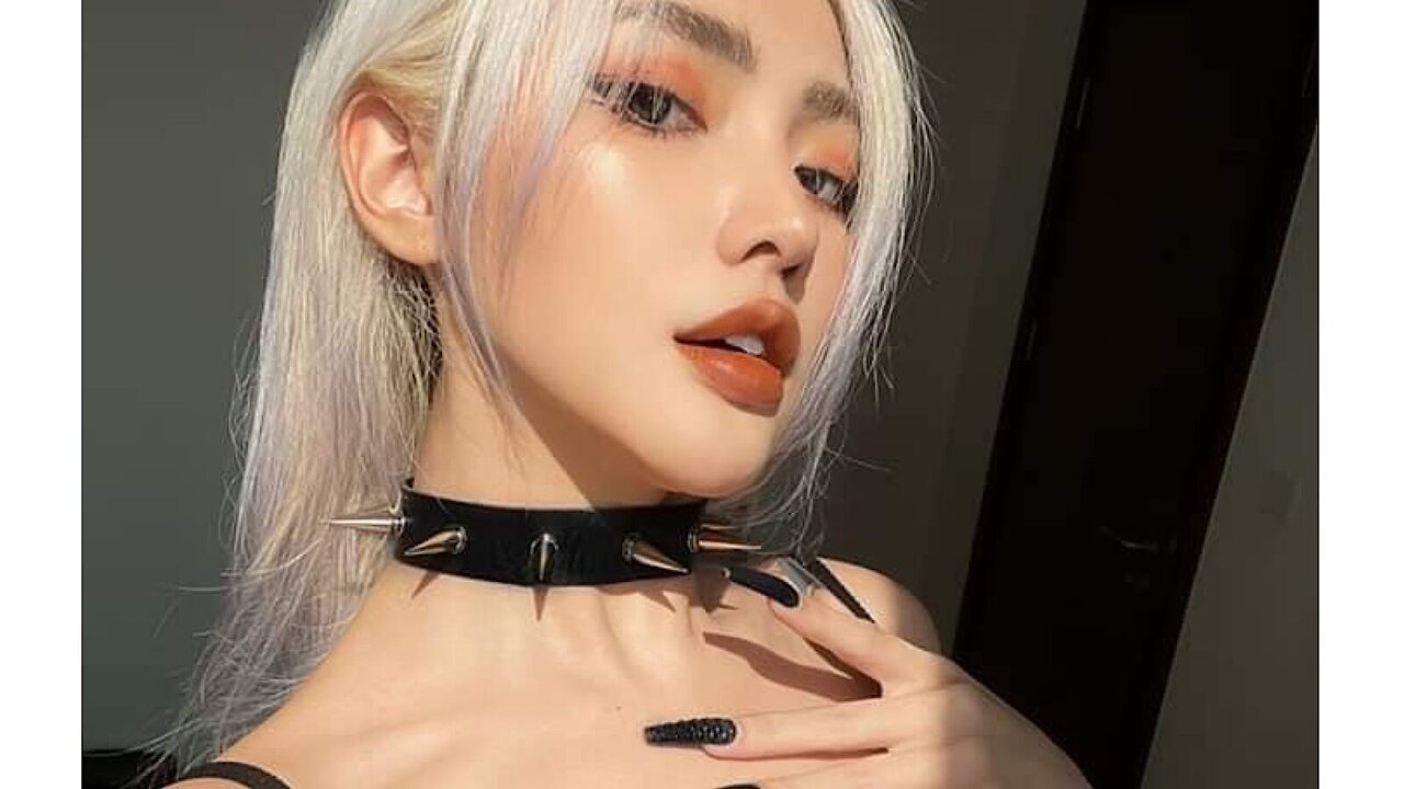 View MinaSentala Naked Private