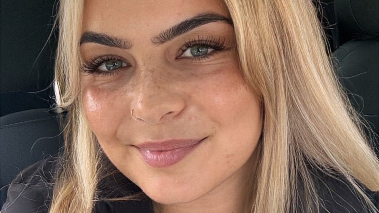 View MirelleNoir Naked Private