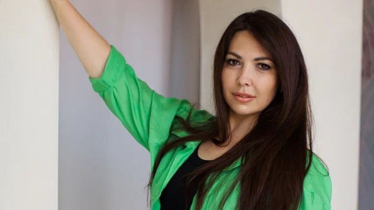 View MirraPatterson Naked Private