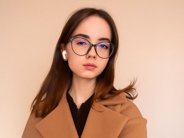 View MoliLevran Naked Private