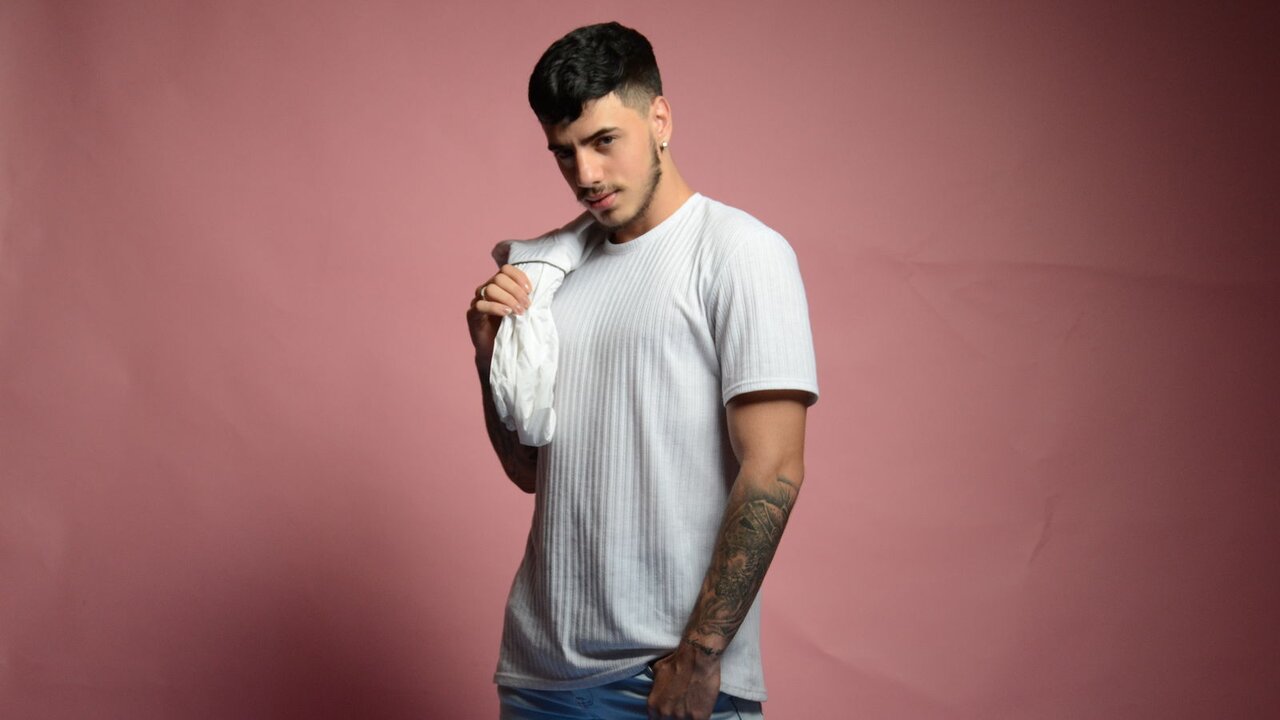 View MykeTorres Naked Private