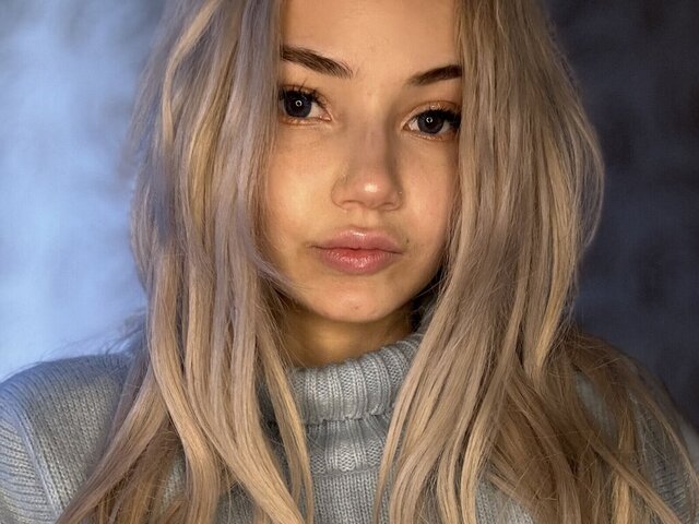 View MylieHoff Naked Private