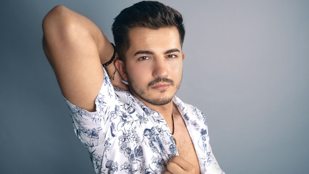 View OscarDomson Naked Private
