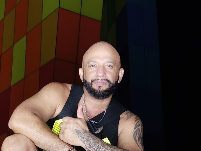 View PaoloEnrique Naked Private