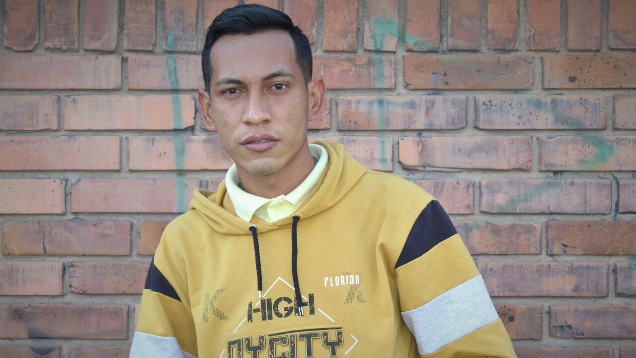 View PeterVelez Naked Private