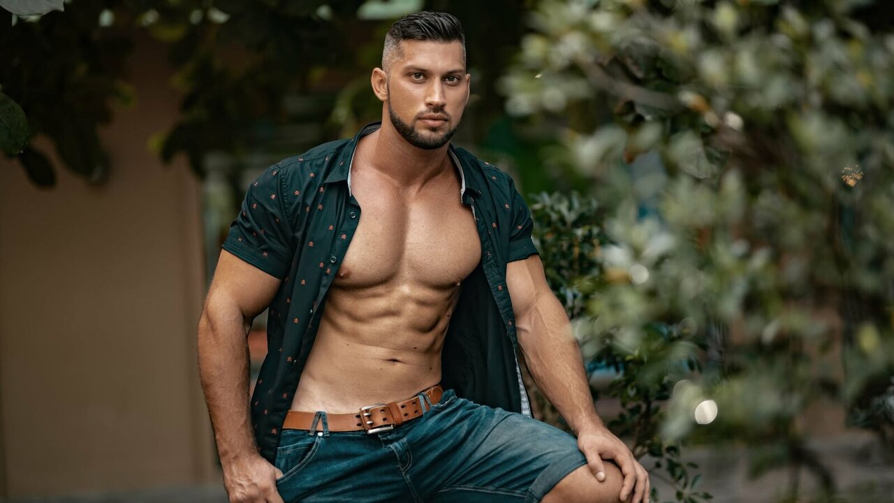 View RonnieHarris Naked Private